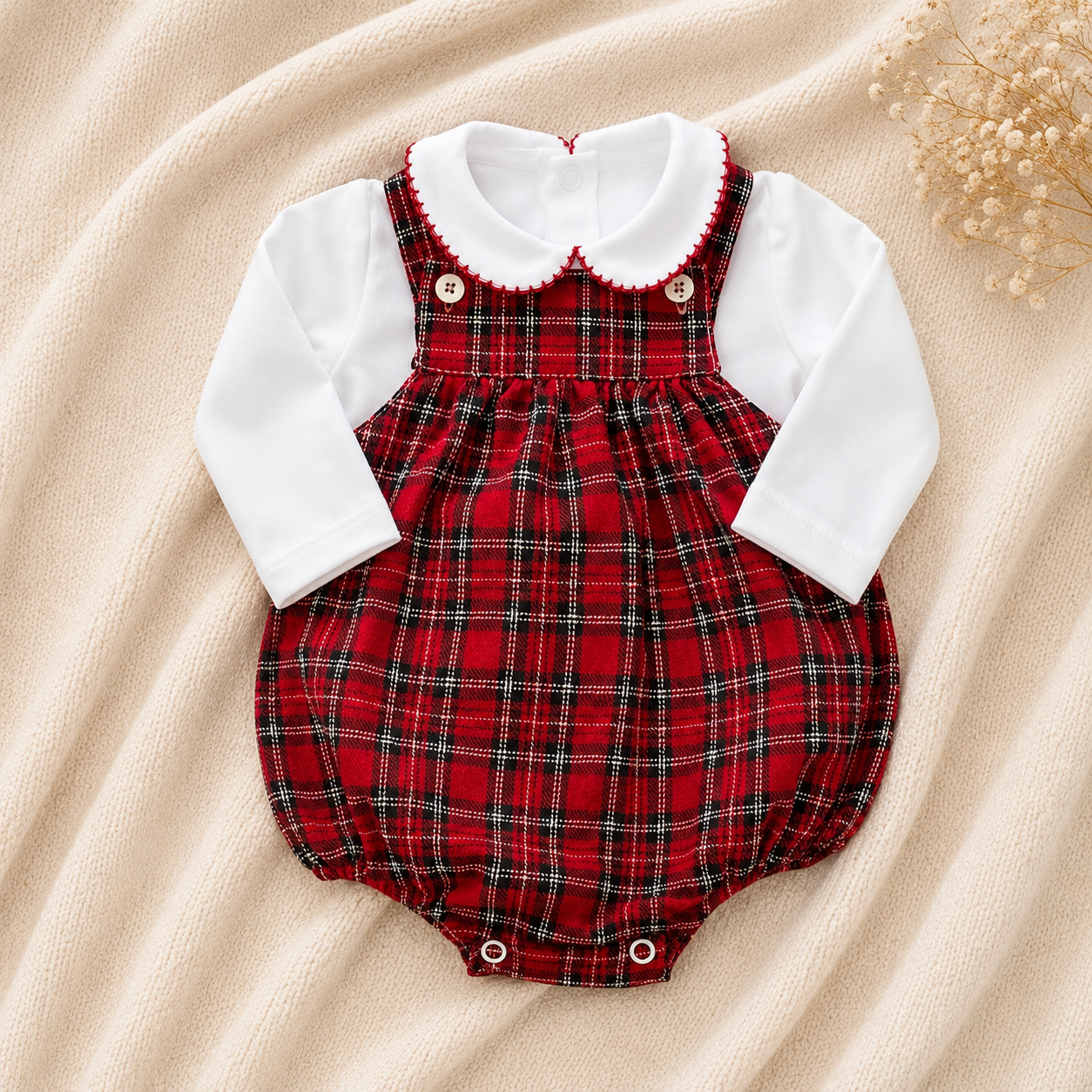 Encanto Clássico em Cada Detalhe: Conjunto Infantil Xadrez Vermelho com Gola