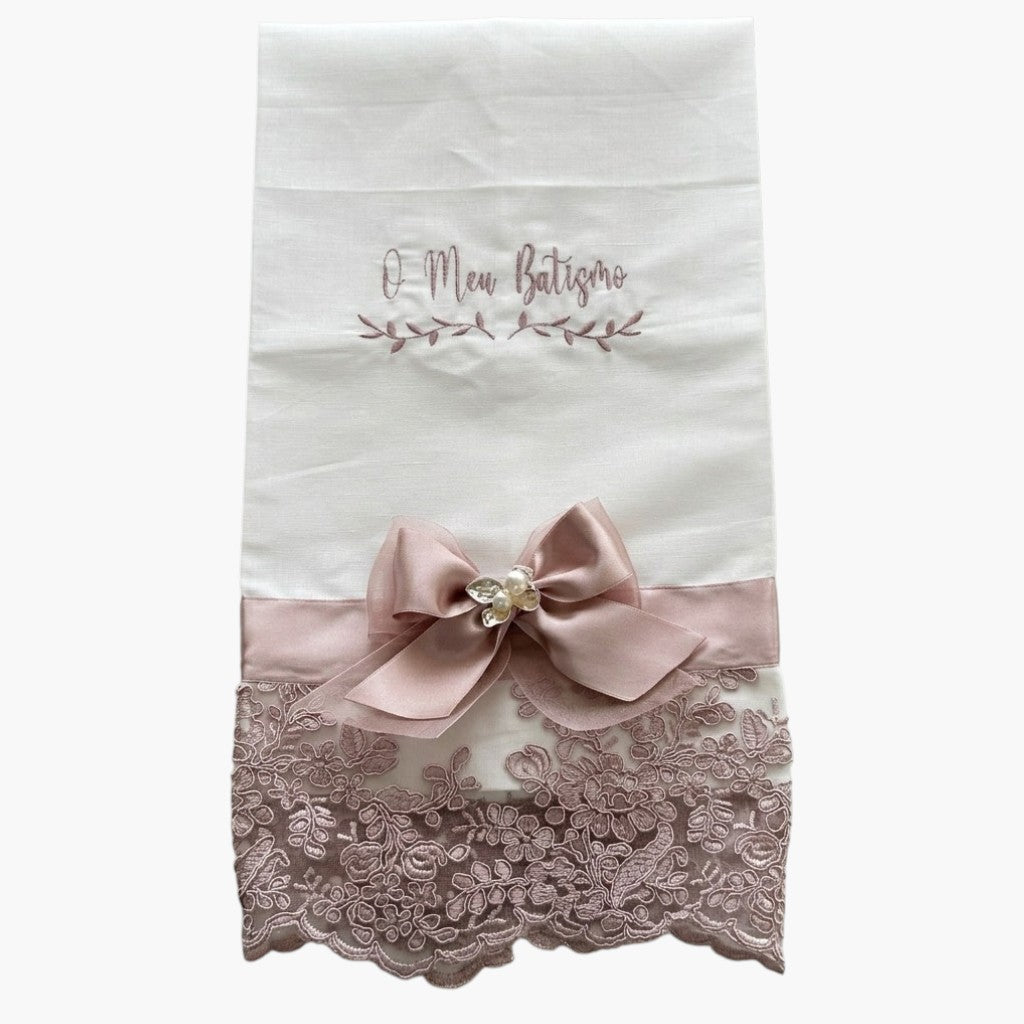 Toalha de Batismo Rosé Lace Premium Elegância e Delicadeza para um Dia Inesquecível
