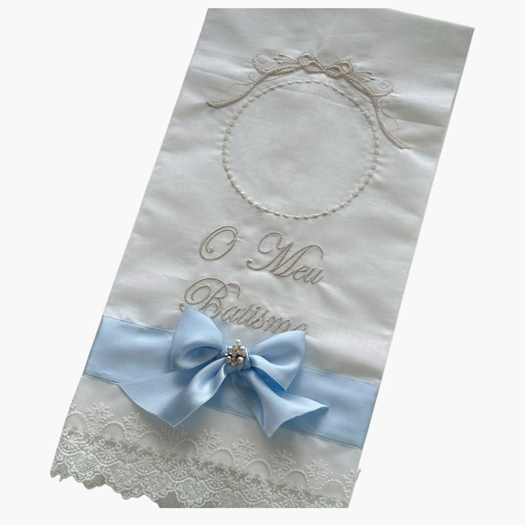 Toalha de Batismo Príncipe Celestial Elegância e Delicadeza para um Dia Inesquecível